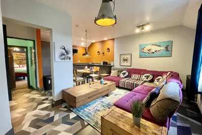 Image de de Luxe-Appartement-Salle de bain privée séparée-Balcon-Cod - No Pets