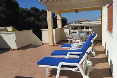Image de Charming 2-bedroom penthouse apartment with large private roof terrace