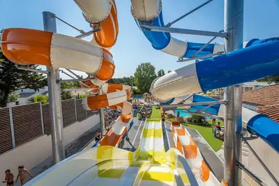 Image de ZEcamping animé espace aquatique chiens acceptés locatif Tv clim