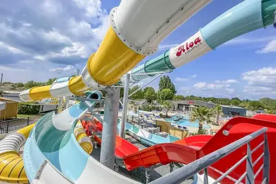 Image de ZEcamping animé parc aquatique locatif Tv clim 7 pers