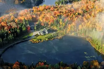 Image de Retraite familiale de luxe de quatre chambres lac privé 4 km de sentiers 37 acre
