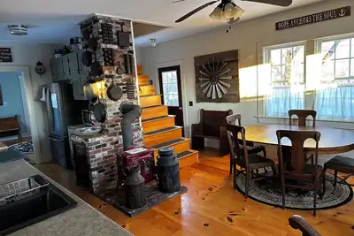 Image de Charming & historic 5-bedroom farmhouse nestled in the heart of Midcoast Maine.