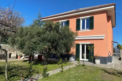 Image de Villa in the Green in the hills in Lavagna - 3 Bedrooms, Garden and Private Parking