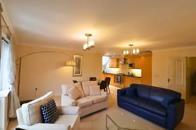 Stylish Bracknell Top Floor Apartment
