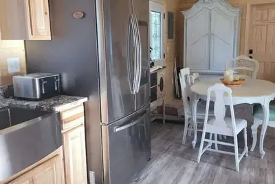 Image de Cottage for 6, lake, beach, trails, great food.