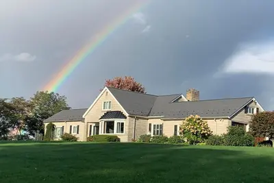 Image de Spacious 4-bedroom house right off turnpike