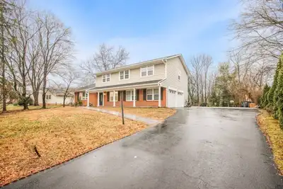 Image de Massive 4 bedroom with tons of space!