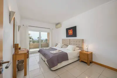 Image de Upper Floor 1-Bed Pool and Sea View Gem w/ Parking and Kitrchen