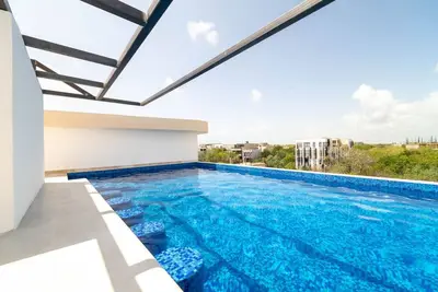 Image de Lux Studio w/ Rooftop Pool, Gym + Private Balcony