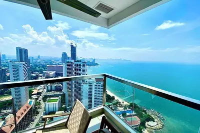 Image de Premium 5* suite 75 sq. m. , on the 40th floor on the best private beach. Wongamat