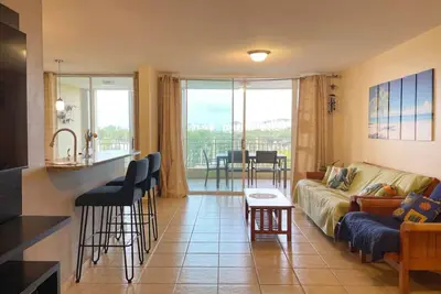 Ocean View in a central apartment w/ pool and gym