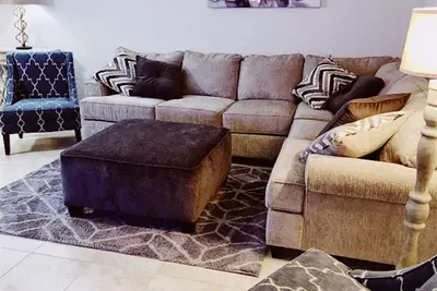 Image de Charming 3-bedroom condo with WiFi and Ac in pleasant Euclid