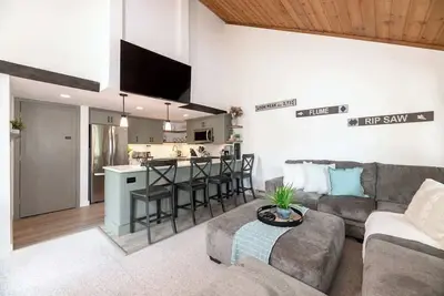 Image de Mountainside Retreat - Stunning Loon Views