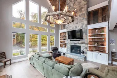 Image de Riverfront Escape in the Mountains