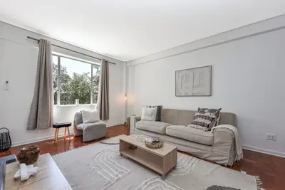 Image de Sunny and Secure Rosebank Apartment