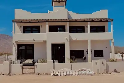 Image de New Offgrid home in beautiful Conception Bay