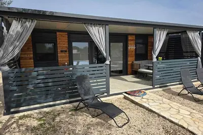 Image de Mobil Home Maslina avec piscine et proche de la plage
