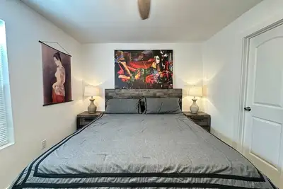 Image de Relax and Recharge in the Heart ofVibrant Montrose