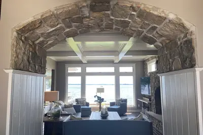 Image de 8 bed 7 bath custom built lake house.