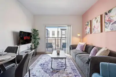 Image de Bright Uptown Bliss | Free Parking, Walkable, Views