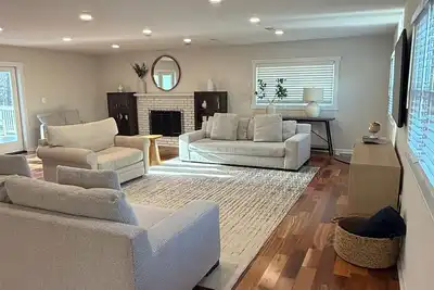 Image de Love at first stay! Luxury 4 bed 4 bath near Dc! Clean with Ev charger! Family! !