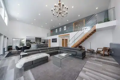 Image de New! 2 acres of Private property with private hot tub & sauna