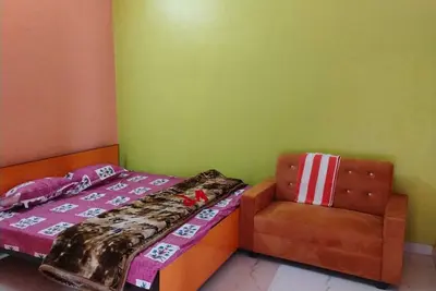 Image de Spacious 18-Bedroom Retreat in Sacred Ayodhya, Embraced by Comfort and Serenity.