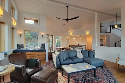 Image de Hot tub | Sauna |Firepit |Sleeps 6!