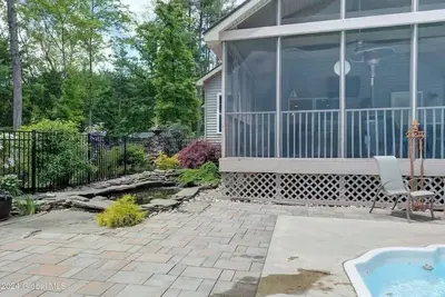 Image de 3-bedroom house in Saratoga Minutes to track with pool, hottub, pool table