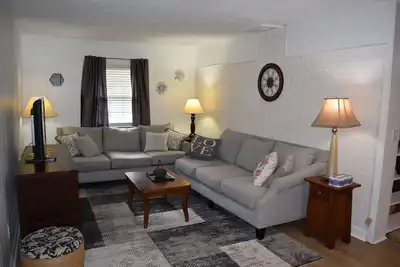 Image de Tucker Ranch - Comfortable Home w/screened in porch. Pet Friendly.