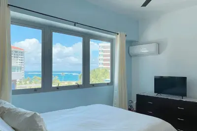 Image de Luxury windows over Condado Beach, San Juan