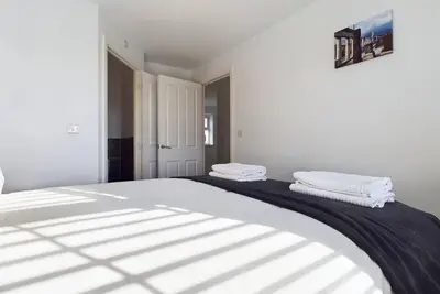 Image de Sleeps6- FamilyFriendly- FreeParking- 3Br