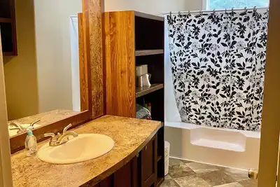 Image de Cozy 3-Bedroom Retreat in Forks, Wa – Your Tranquil Hideaway Awaits!