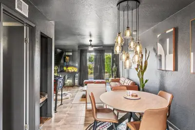 2br Townhome w/ Pool + Bbq | Walk to Old Town