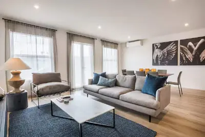 Image de Centrally Located - walk/tram/train/bus Melbourne