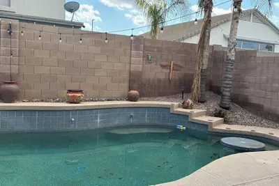 Image de 4-bedroom house in charming Gilbert with heated swim pool and golfing trilogy