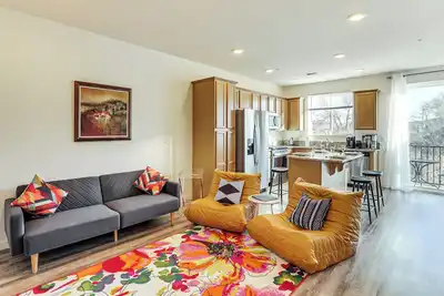 Image de 4 Mi to Dtwn: Family-Friendly Townhome in Reno