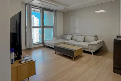Image de Brand-New 20f 2br 646sq. ft 2min to Hyundai Outlet& Triple St. Gym, 2Free Parking