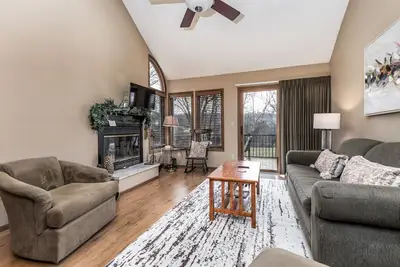 Image de Sleep 4 in cozy 2-bedroom, 2-bath townhouse