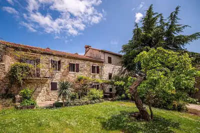 Image de Charming 3-bedroom house with Ac and WiFi in Sovinjak