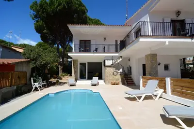 Image de Villa Montgo pour dix personnes avec piscine