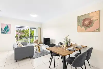 Image de Walk to everything! Modern 2Beds Apt w/ EasyAccess