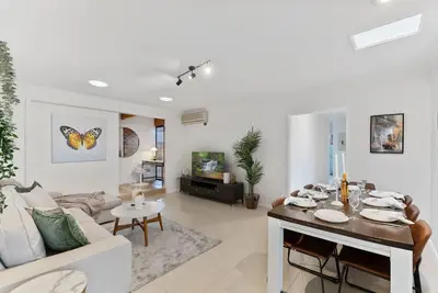 Image de Cozy Comfort: 4br near Malls and Transport!