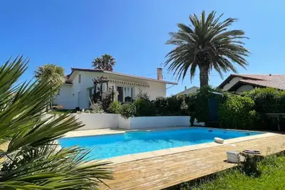 Image de Villa piscine, 5 mns à pied de la plage, vue dégagée plein sud.