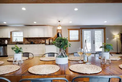 Image de Rustic Retreat with Game Haven