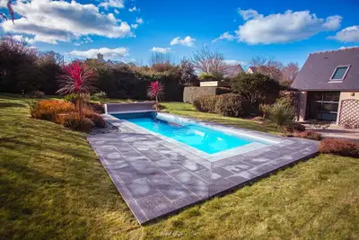 Image de Maison pour 10- Grand jardin- Piscine - Port Blanc