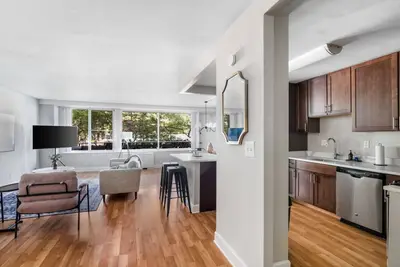 Image de D. C. Luxury perfect for families, professionals