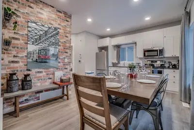 Image de Joey - Central Hub for Nomads & Urban Explorers!