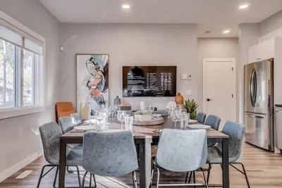 Image de Rachel - Spacious home in Central 6 bdrm, 4. 5 bath