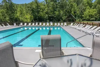Image de Spacious 4br Family Cabin w/ Hot Tub, Firepit & Game Room – Sleeps 14